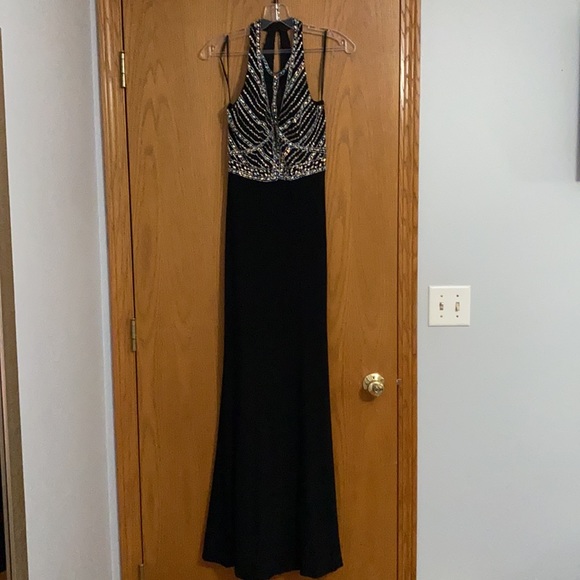 Prom dress, wore once perfect condition. PROM SEASON GIRLS - Picture 4 of 9